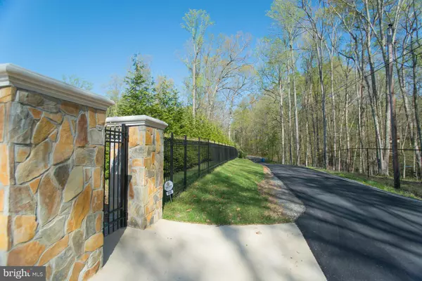 Great Falls, VA 22066,946 HICKORY RUN LN