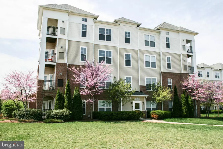 3810 LIGHTFOOT ST #411, Chantilly, VA 20151