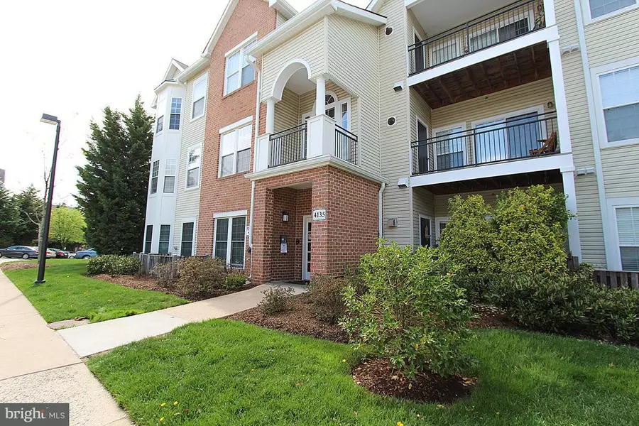 4135 FOUNTAINSIDE LN #C201, Fairfax, VA 22030