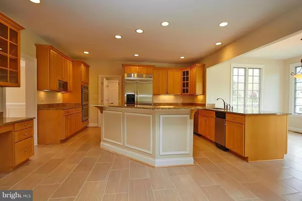 Great Falls, VA 22066,903 FALLS MANORS CT