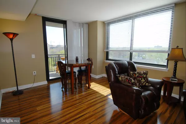 Alexandria, VA 22303,2451 MIDTOWN AVE #813