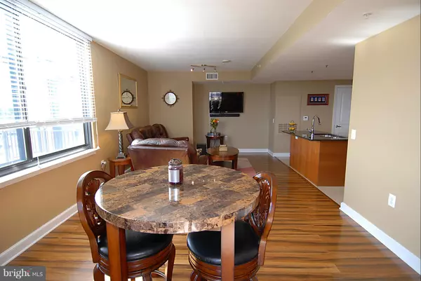 Alexandria, VA 22303,2451 MIDTOWN AVE #813