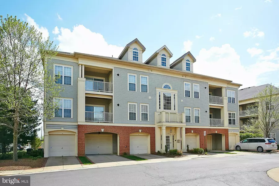 11338 WESTBROOK MILL LN #304, Fairfax, VA 22030