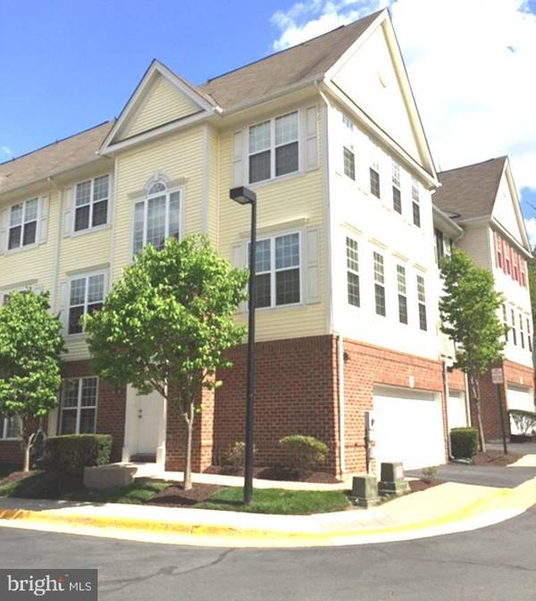 8069 NICOSH CIRCLE LN #51, Falls Church, VA 22042