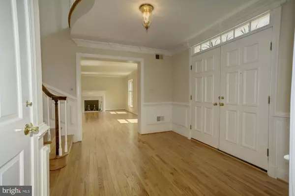 Mclean, VA 22102,1163 OLD STAGE CT