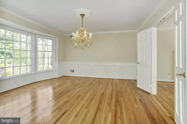 Mclean, VA 22102,1163 OLD STAGE CT