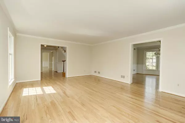 Mclean, VA 22102,1163 OLD STAGE CT