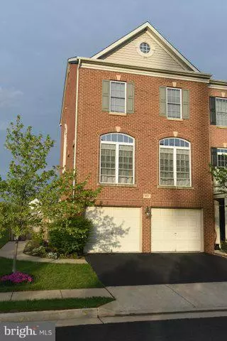 5311 CUPIDS DART DR, Centreville, VA 20120