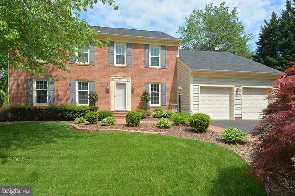 8900 KENILWORTH DR, Burke, VA 22015