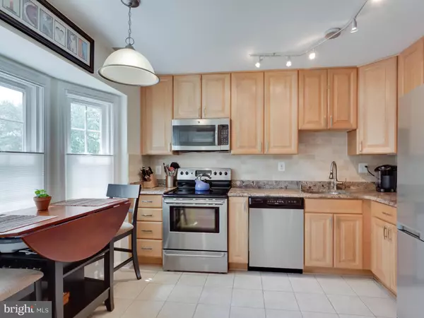 Vienna, VA 22181,9862 OAKDALE WOODS CT