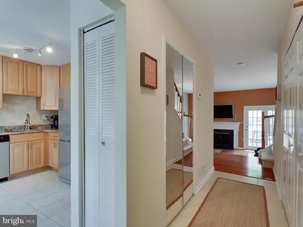 Vienna, VA 22181,9862 OAKDALE WOODS CT