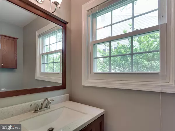 Vienna, VA 22181,9862 OAKDALE WOODS CT