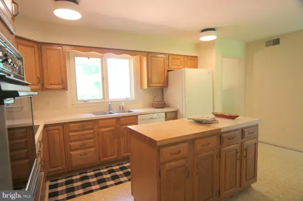 Clifton, VA 20124,7606 PARTRIDGE BERRY LN