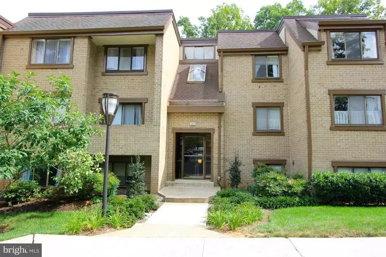 1641 PARKCREST CIR #301, Reston, VA 20190