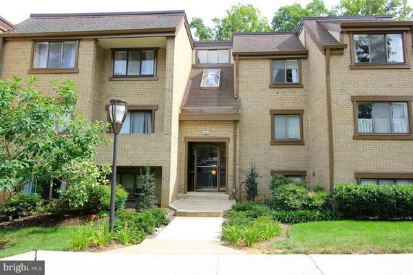 1641 PARKCREST CIR #301, Reston, VA 20190