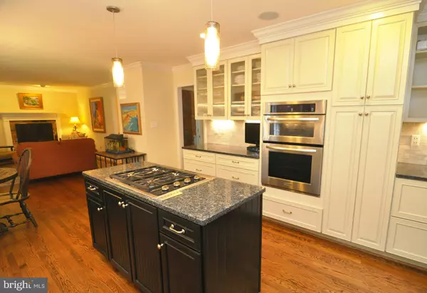 Mclean, VA 22102,7725 BRIDLE PATH LN