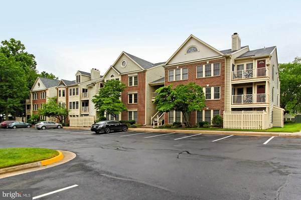 3800 RIDGE KNOLL CT #310B, Fairfax, VA 22033