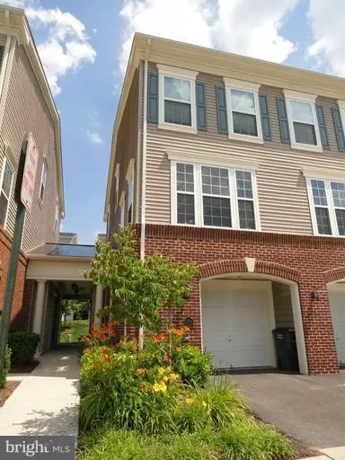 Alexandria, VA 22306,3536 HUNTLEY MANOR LN #132B