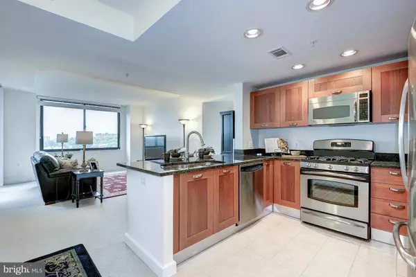 Alexandria, VA 22303,2451 MIDTOWN AVE #1015