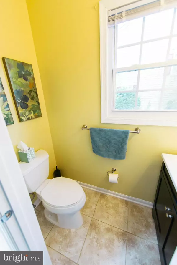 Vienna, VA 22181,9860 OAKDALE WOODS CT