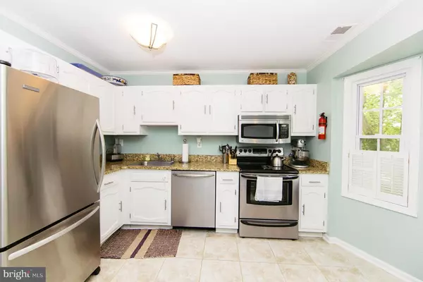 Vienna, VA 22181,9860 OAKDALE WOODS CT