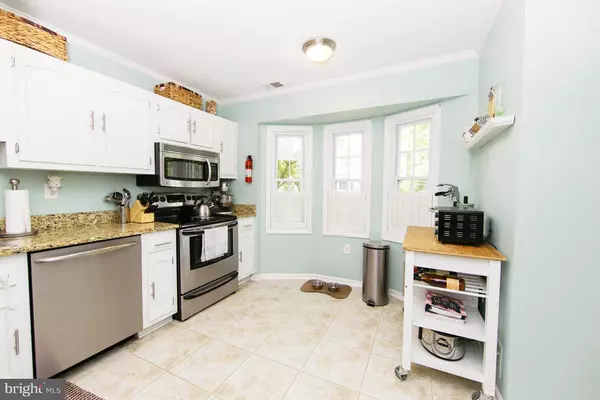 Vienna, VA 22181,9860 OAKDALE WOODS CT