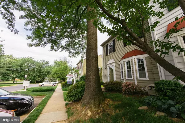 Vienna, VA 22181,9860 OAKDALE WOODS CT