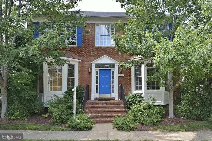 5377 CHIEFTAIN CIR, Alexandria, VA 22312