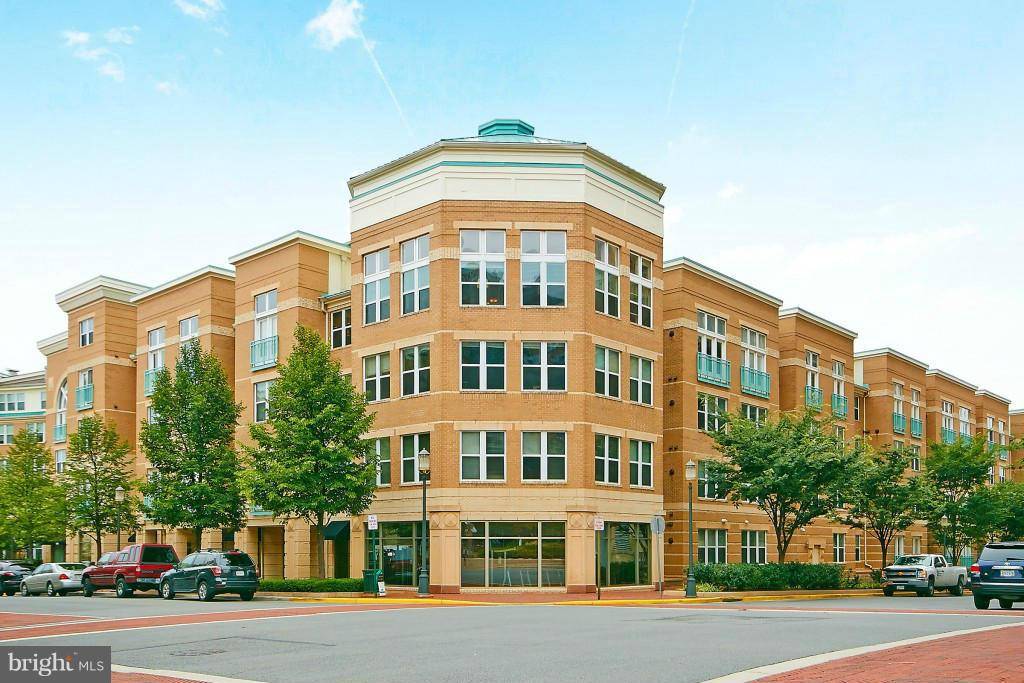 Reston, VA 20190,12000 MARKET ST #423