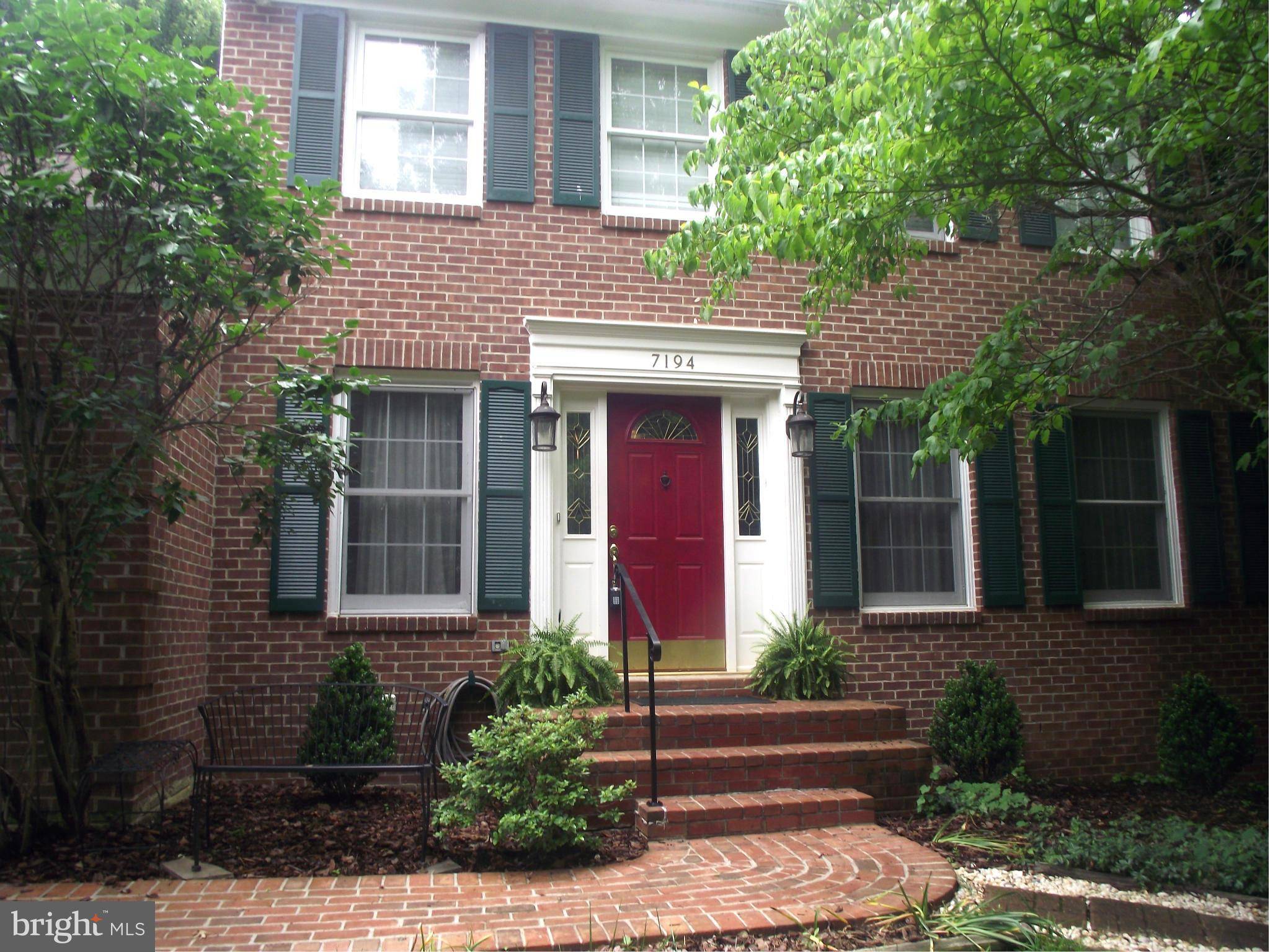7194 BRIARCLIFF DR, Springfield, VA 22152