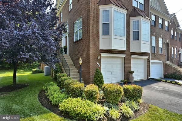 5612 GOVERNORS POND CIR, Alexandria, VA 22310