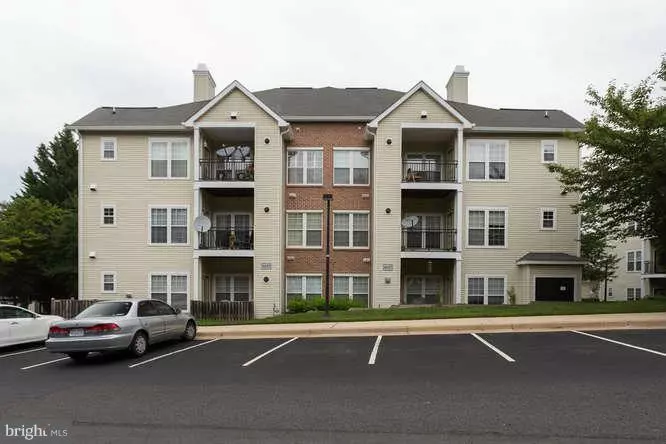 4127 FOUNTAINSIDE LN #I203, Fairfax, VA 22030