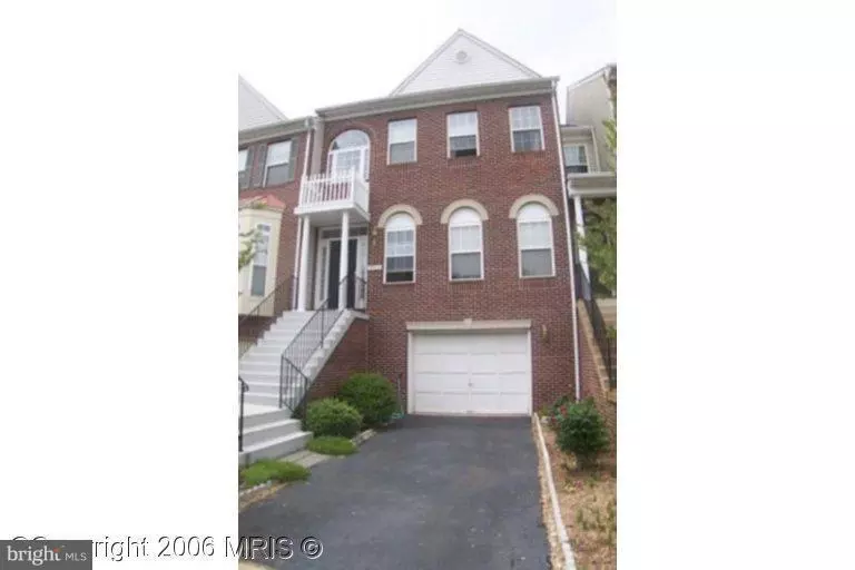 2932 MAINSTONE DR, Fairfax, VA 22031