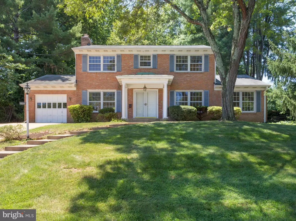 Mclean, VA 22101,1596 FOREST VILLA LN