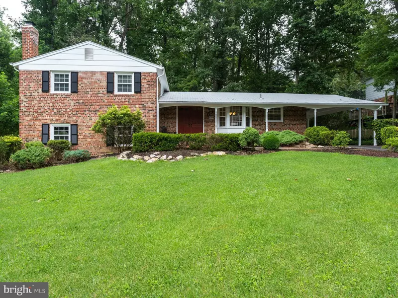 8702 FOX RIDGE RD, Springfield, VA 22152