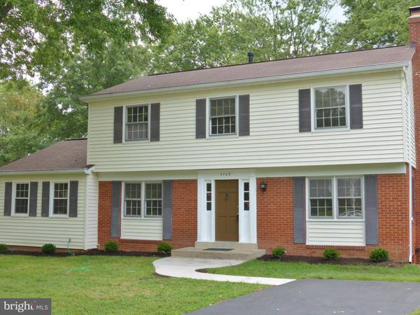 5709 GLAMIS DR, Alexandria, VA 22315