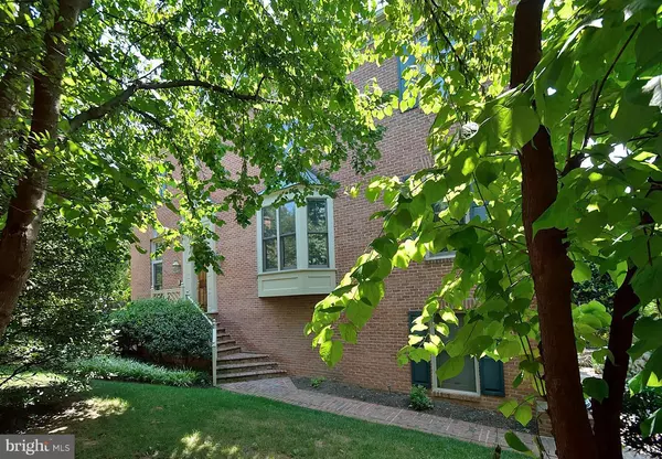 Mclean, VA 22101,6656 CORNER LN