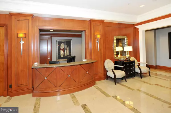 Mclean, VA 22102,8220 CRESTWOOD HEIGHTS DR #605