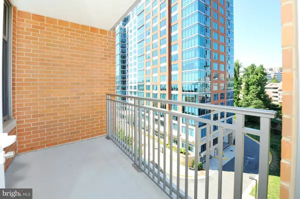 Mclean, VA 22102,8220 CRESTWOOD HEIGHTS DR #605