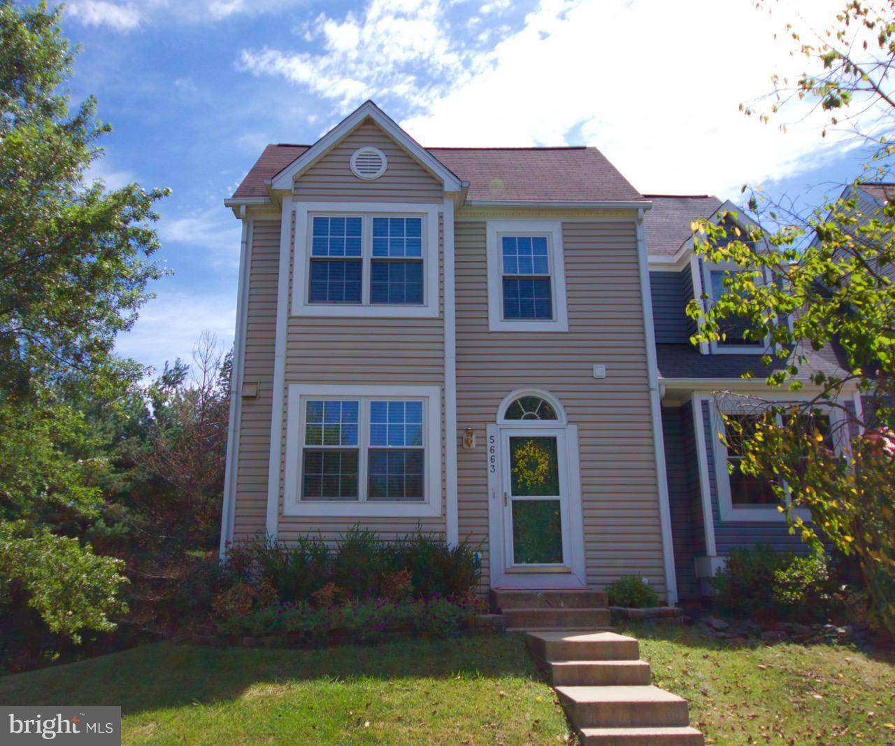 Centreville, VA 20120,5663 THORNDYKE CT