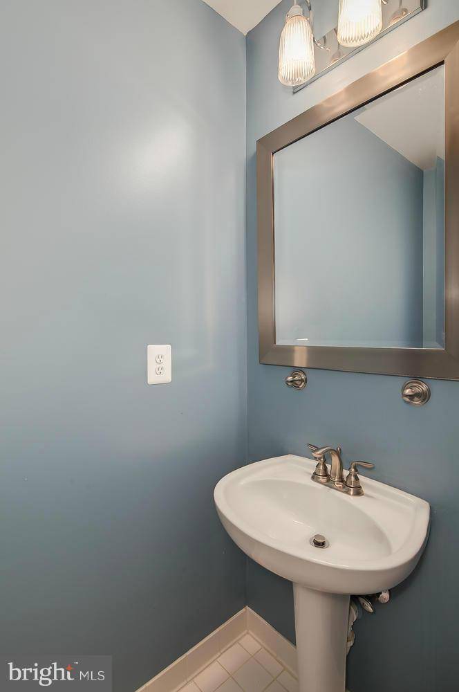 Fairfax, VA 22031,8905 GARDEN GATE DR