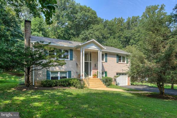 3018 HUNT RD, Oakton, VA 22124