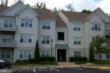 4363 WILSON VALLEY DR #301, Fairfax, VA 22033