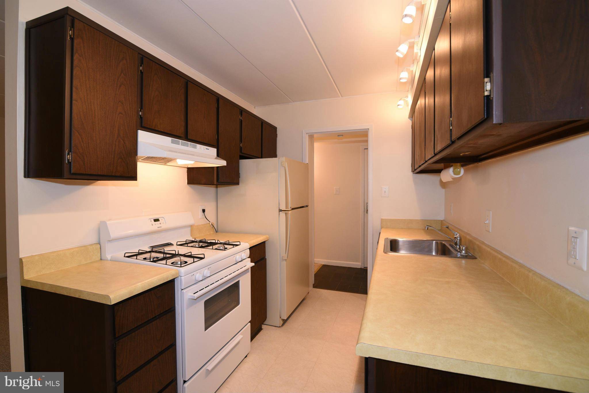 Reston, VA 20191,2339 FREETOWN CT #2B