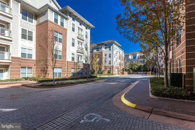 9486 VIRGINIA CENTER BLVD #318, Vienna, VA 22181