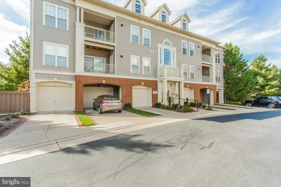 11301 WESTBROOK MILL LN #304, Fairfax, VA 22030