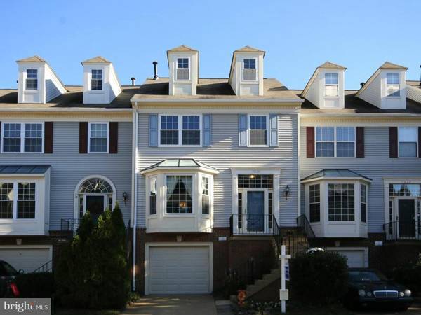 7030 KINGS MANOR DR, Alexandria, VA 22315