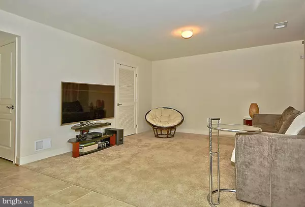 Herndon, VA 20170,114 ANTHEM AVE