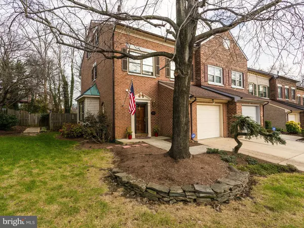 Alexandria, VA 22310,5881 WOODFIELD ESTATES DR