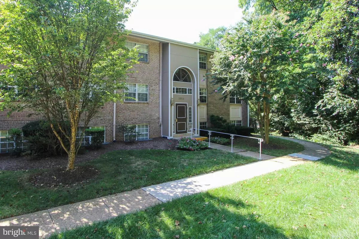 Mclean, VA 22102,1910 WILSON LN #102